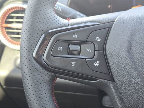 Used 2025 Chevrolet Trax RS w/ Sunroof Package image 29