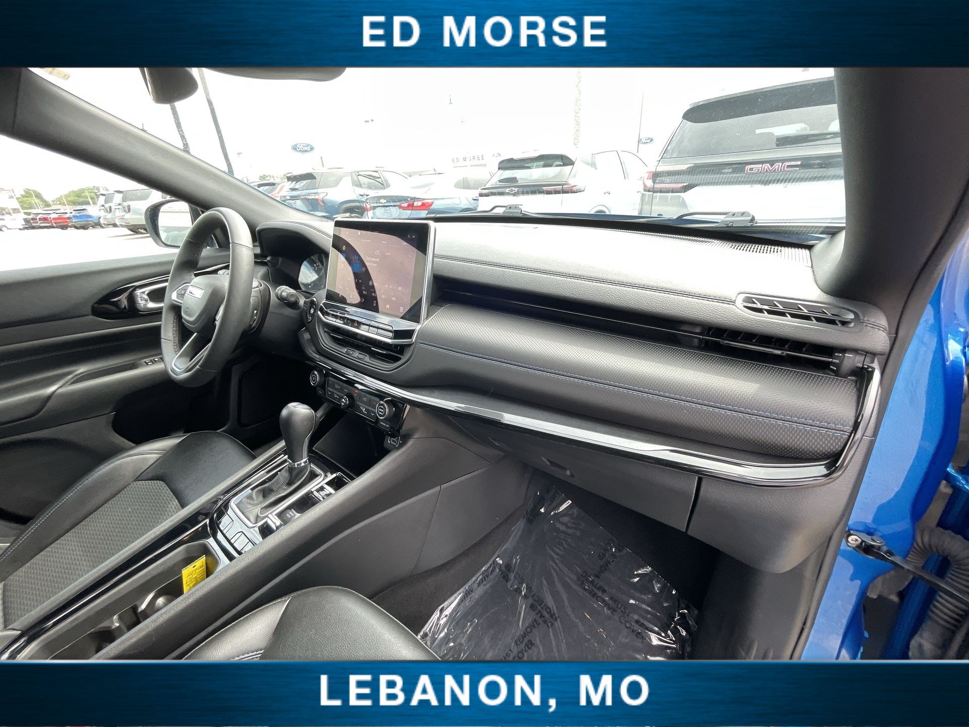 Used 2025 Jeep Compass Latitude w/ Convenience Group AWD/4WD image 29