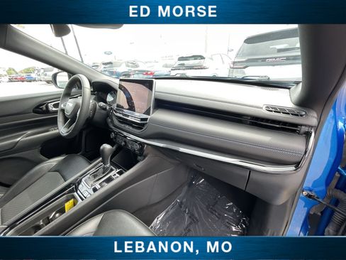 Used 2025 Jeep Compass Latitude w/ Convenience Group AWD/4WD image 29