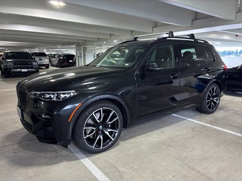 Used 2022 BMW X7 xDrive40i w/ M Sport Package AWD/4WD image 1