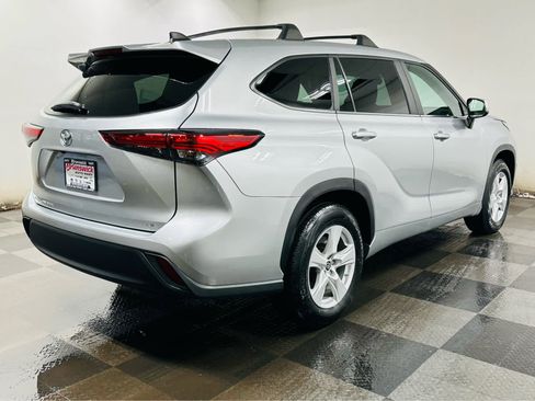 Certified 2023 Toyota Highlander LE image 6