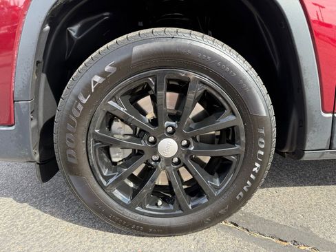 Used 2019 Jeep Cherokee Latitude Plus image 39