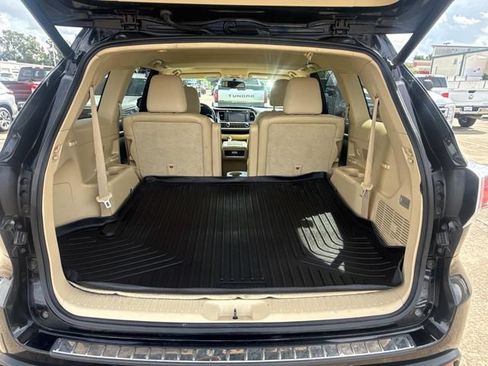 Used 2014 Toyota Highlander Limited FWD image 12