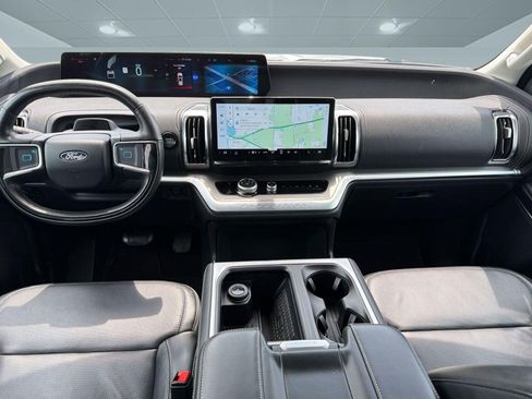 Used 2025 Ford Expedition Platinum AWD/4WD image 14