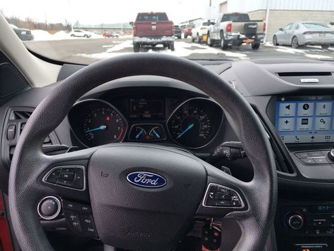Used 2017 Ford Escape SE w/ Equipment Group 201A image 3