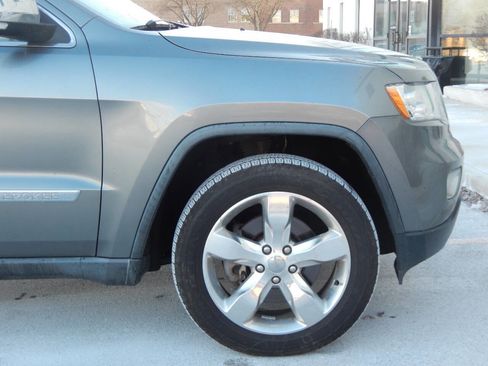 Used 2012 Jeep Grand Cherokee Overland Summit image 24