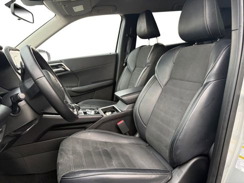 Used 2024 Mitsubishi Outlander SE image 9