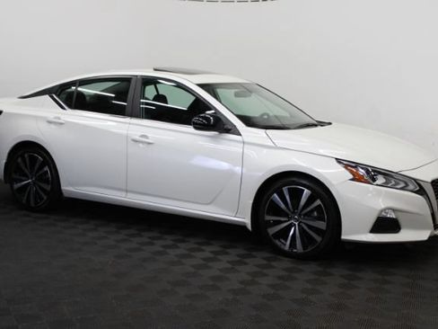 Used 2019 Nissan Altima 2.5 SR w/ SR Premium Package FWD image 3
