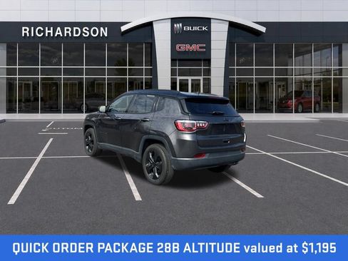 Used 2018 Jeep Compass Latitude w/ Popular Equipment Group FWD image 3