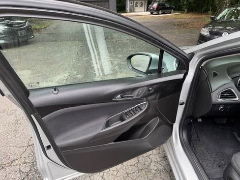 Used 2017 Chevrolet Cruze LT w/ Convenience Package image 12