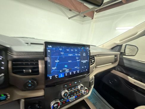 Used 2024 Ford Expedition Limited RWD image 18