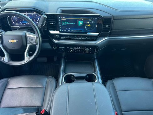 Used 2025 Chevrolet Silverado 2500 LTZ w/ LTZ Convenience Package AWD/4WD image 10