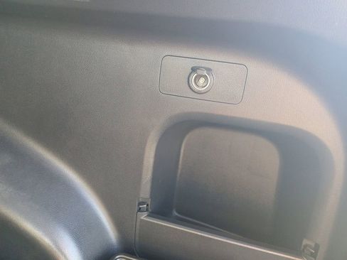 Used 2021 Toyota RAV4 XLE Premium image 20