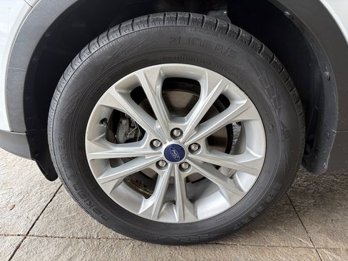 Used 2017 Ford Escape SE FWD image 10