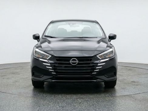 Used 2025 Nissan Versa SV image 2