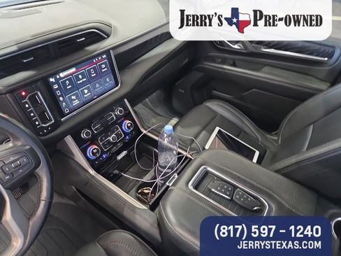 Used 2022 GMC Yukon Denali w/ Advanced Technology Package image 12