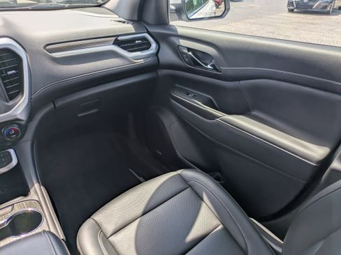 Used 2023 GMC Acadia SLT w/ LPO, Floor Liner Package FWD image 14