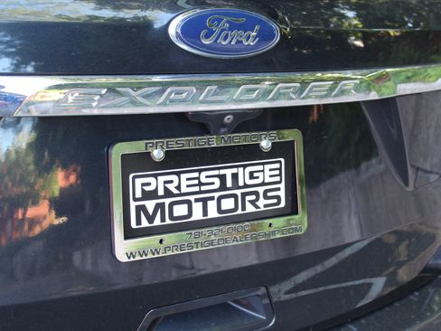 Used 2017 Ford Explorer XLT w/ Equipment Group 202A AWD/4WD image 39