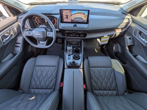 New 2026 Nissan Rogue Platinum w/ Tech Package AWD/4WD image 30