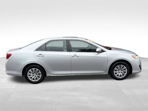 Used 2012 Toyota Camry LE FWD image 22
