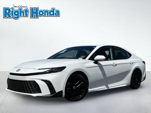 Used 2026 Toyota Camry SE w/ Convenience Package FWD image 2