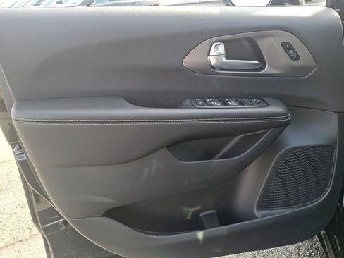 New 2026 Chrysler Pacifica Select w/ S Appearance Package image 10