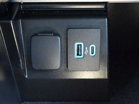 Used 2023 Ford Explorer XLT w/ Equipment Group 202A image 18