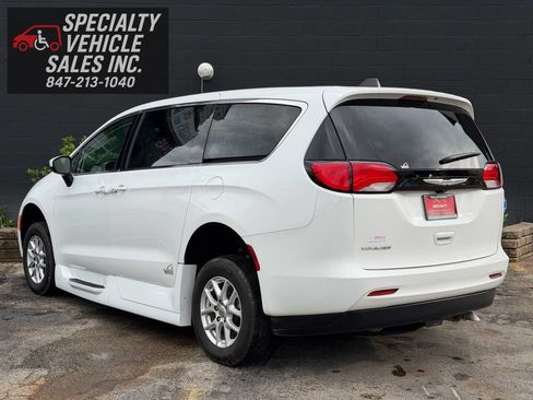 Used 2022 Chrysler Voyager LX FWD image 8