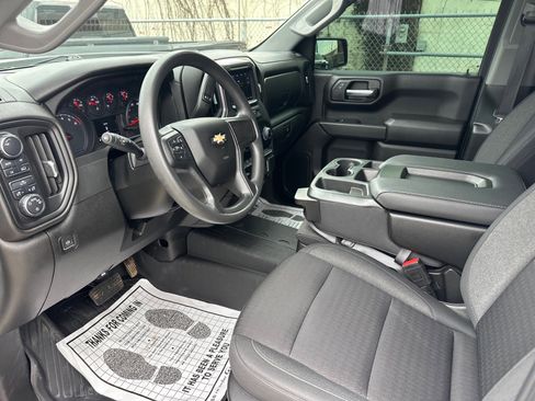 Used 2024 Chevrolet Silverado 1500 Custom image 10