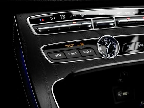 Used 2020 Mercedes-Benz E 350 4MATIC Sedan w/ Parking Assistance Package image 57