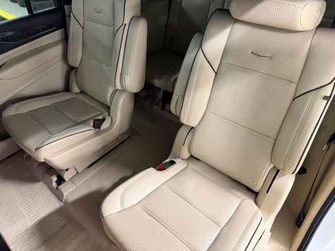 Used 2024 Cadillac Escalade ESV Premium Luxury AWD/4WD image 40