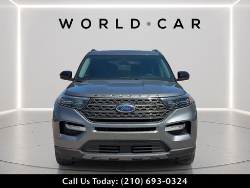 Used 2022 Ford Explorer XLT w/ Equipment Group 202A image 8