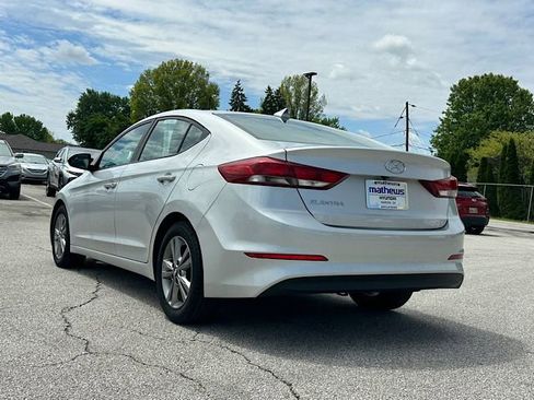 Used 2017 Hyundai Elantra SE FWD image 2