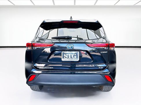 Used 2023 Toyota Highlander XLE AWD/4WD image 5