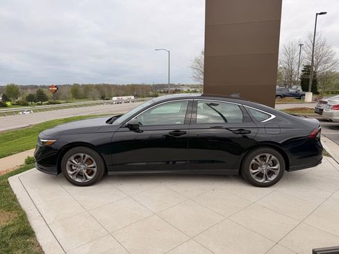 Used 2024 Honda Accord EX image 2