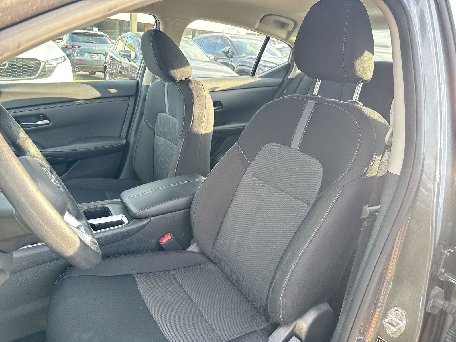 Used 2025 Nissan Sentra SV w/ Lighting Package FWD image 3