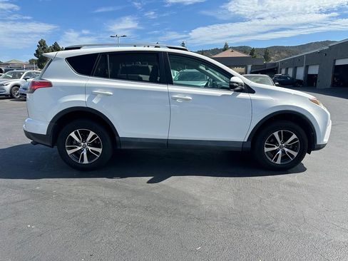 Used 2016 Toyota RAV4 XLE FWD image 9