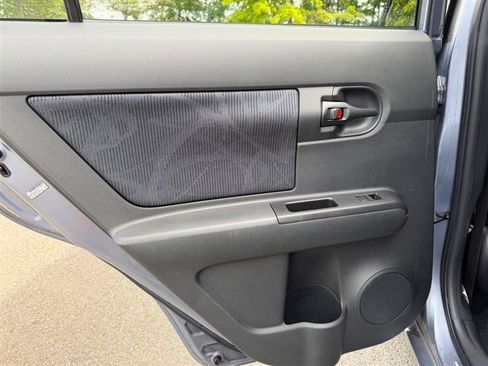 Used 2011 Scion xB FWD image 34