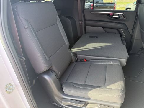 New 2026 Chevrolet Suburban LS image 38