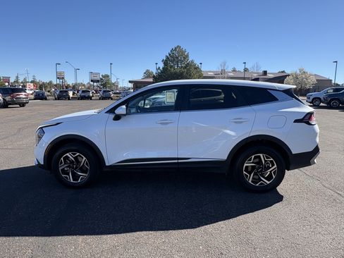 Used 2024 Kia Sportage LX image 8
