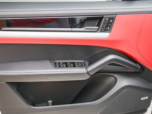 Certified 2026 Porsche Cayenne S AWD/4WD image 28