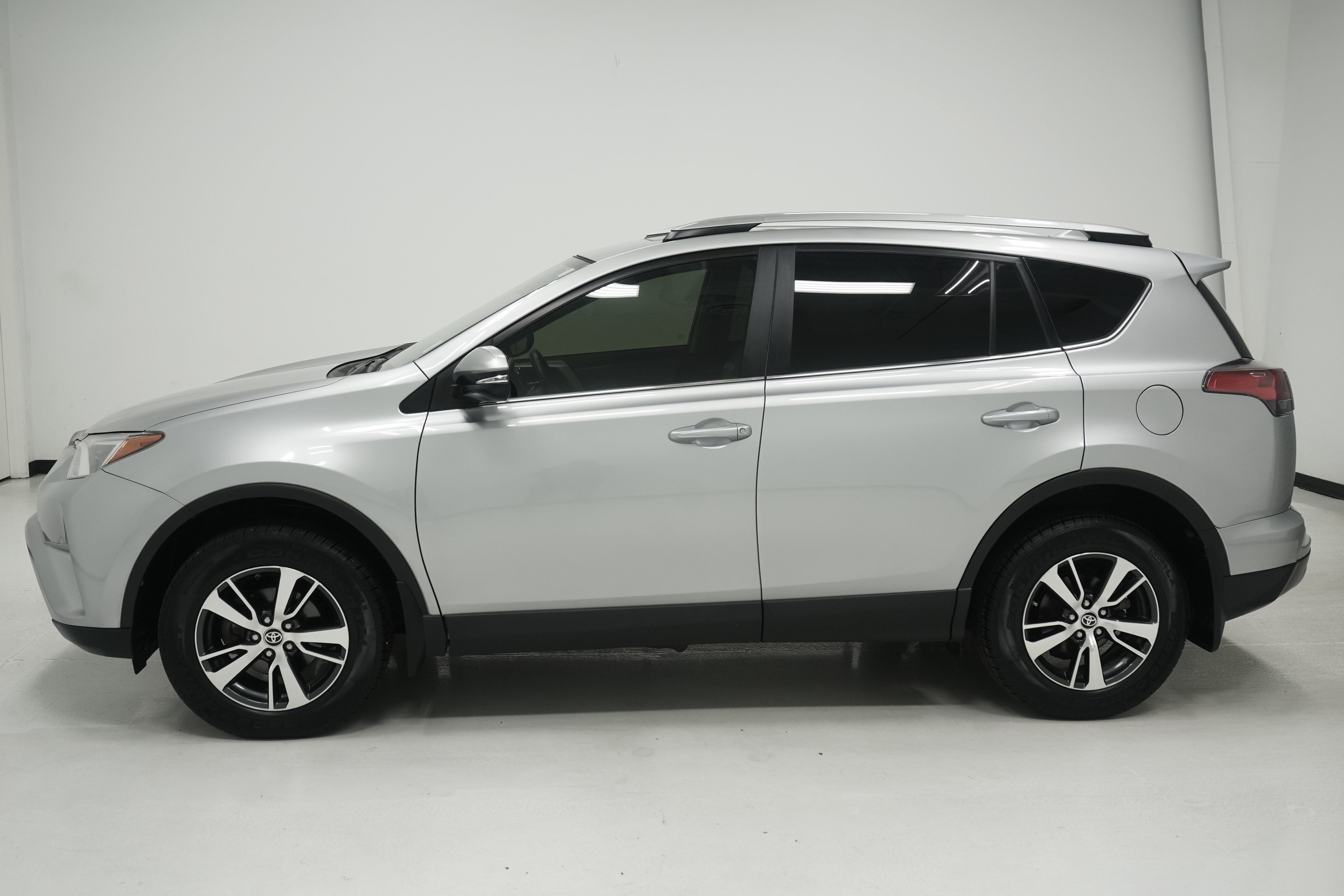 Used 2017 Toyota RAV4 XLE w/ Plus Special Value Package FWD image 7