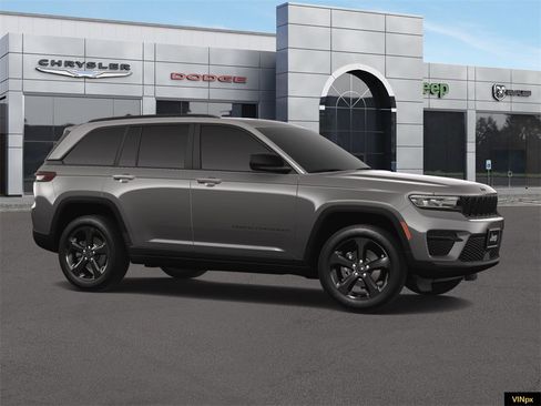 New 2025 Jeep Grand Cherokee Altitude image 10
