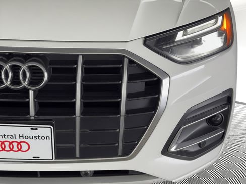 Used 2023 Audi Q5 Premium w/ Convenience Package image 11