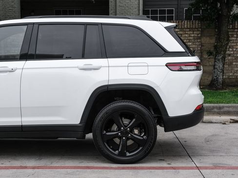 Used 2023 Jeep Grand Cherokee Altitude AWD/4WD image 22