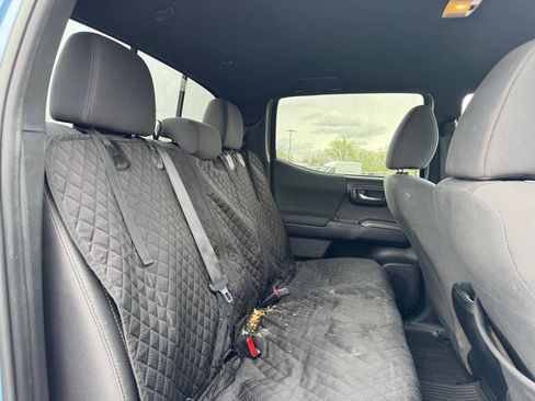 Used 2019 Toyota Tacoma TRD Off-Road AWD/4WD image 13