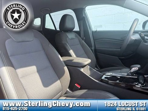 Used 2025 Chevrolet Trax LT FWD image 12