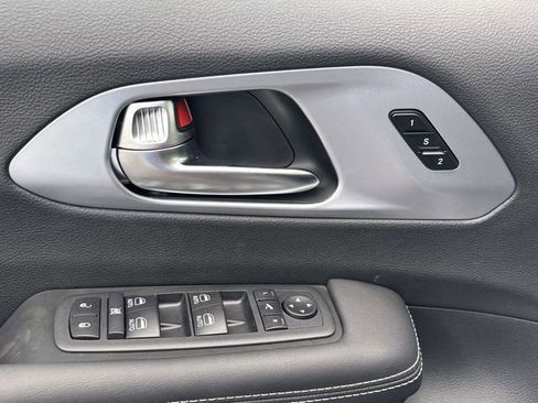 New 2026 Chrysler Pacifica Limited w/ S Appearance Package image 10