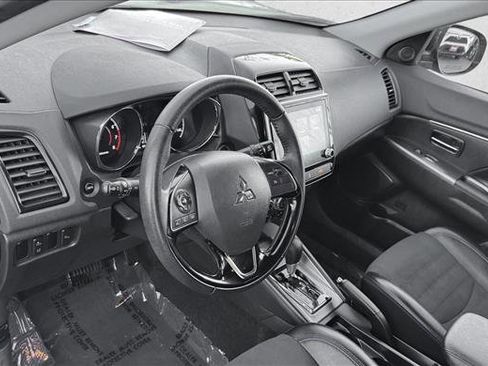 Used 2024 Mitsubishi Outlander SE image 11