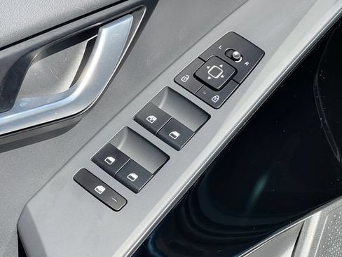 Used 2024 Kia Niro EX FWD image 14
